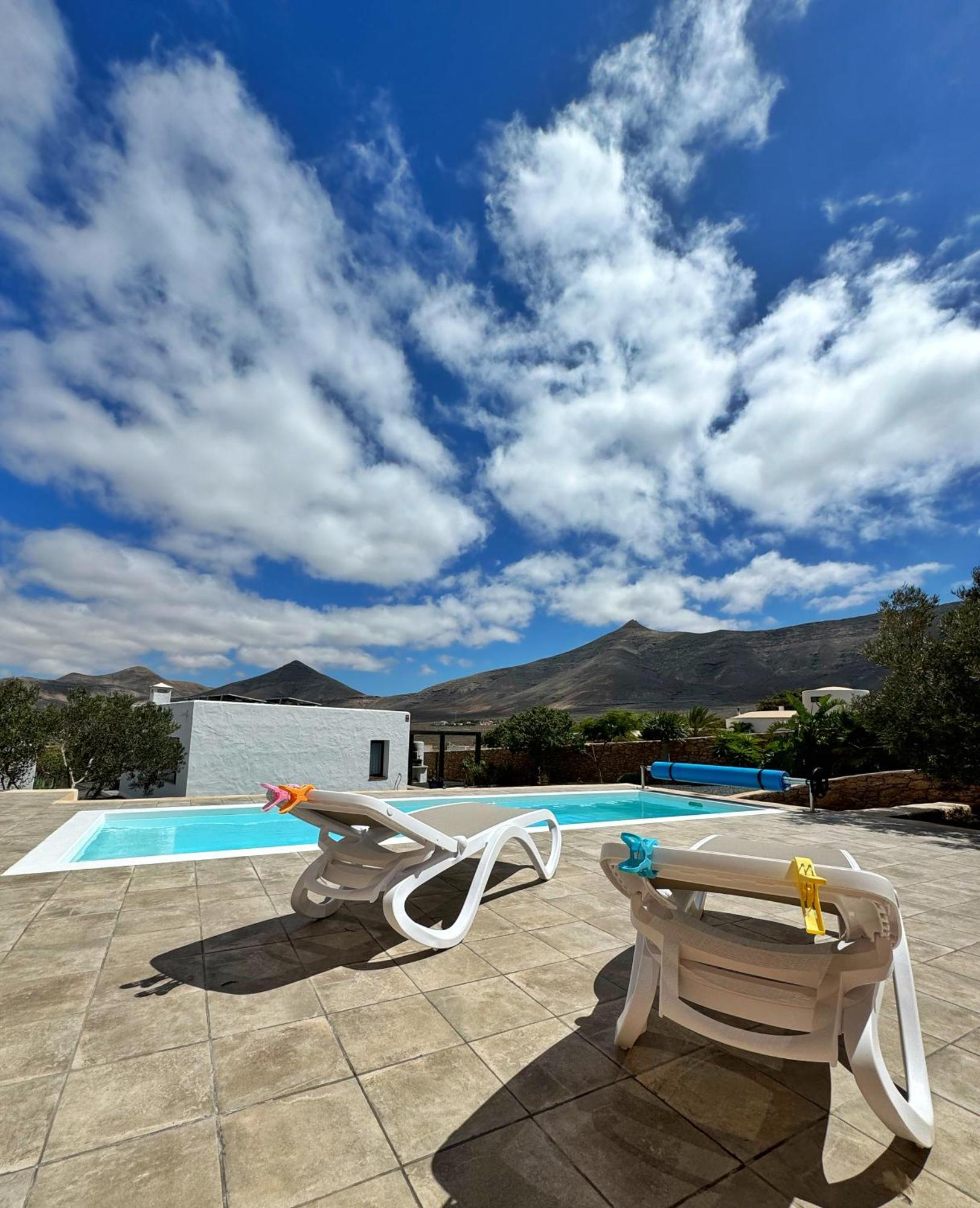 Casa Marisa With Heated Pool & Garden Hébergement de vacances